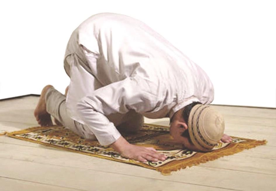 إثم عظيم وحرام يقع فيه كثيرون.. الإفتاء تحذر: لا تفعل هذا مع مصلي أبدا
