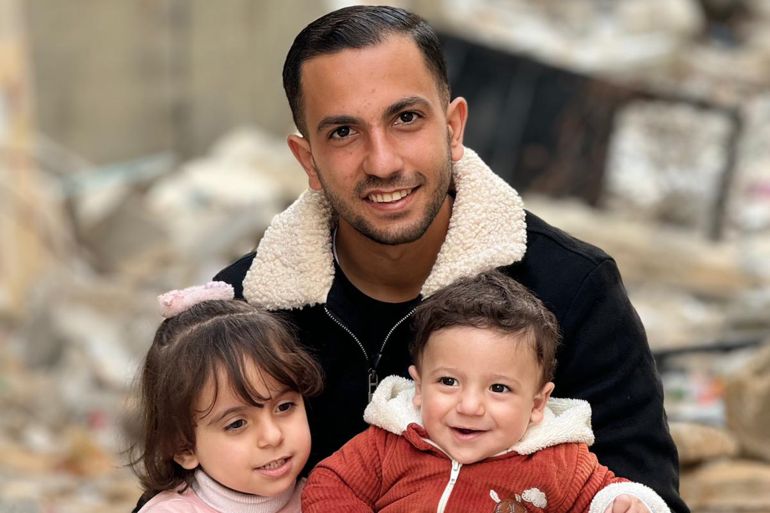 الصحفي أنس الشريف يجتمع بأطفاله صلاح وشام الذي أنساه احتضانهم آلام الحرب.