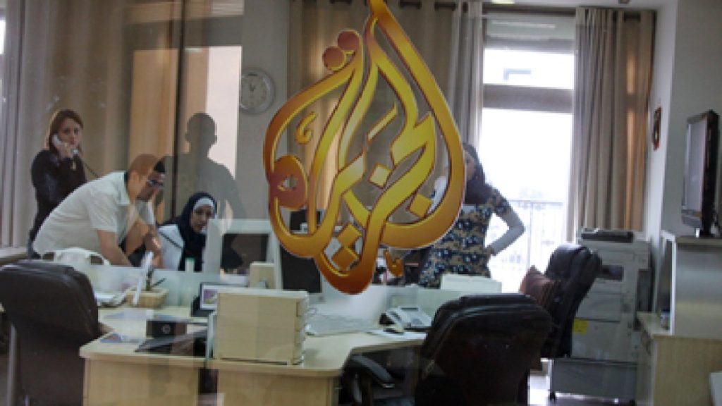 الاحتلال يقتحم مقر شبكة الجزيرة برام الله ويمدد إغلاقه