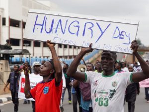 “المساءلة بعيد المنال” بعد عام من عمليات القتل في نيجيريا: العفو
