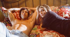 المغني الريفي داشا يختفي في السرير مع “Love Island USA” alum Rob Rausch في فيديو موسيقي جديد