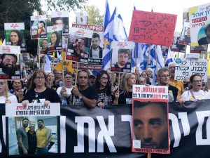 احتجاجات بتل أبيب تطالب بإنهاء الحرب وإعادة الأسرى