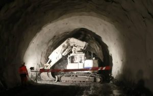 انهيار في تشيلي إل تيننت منجم النحاس يقتل 1 ، الفخاخ 5 عمال تحت الأرض