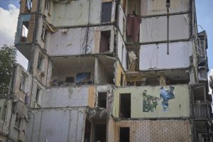 يحزن كييف بينما يقتل الهجوم الروسي 31 ، من بينهم 5 أطفال ، في أقسى إضراب خلال عام