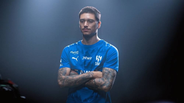 هيلال لافتة أوروغواي مهاجم داروين نونيز من ليفربول