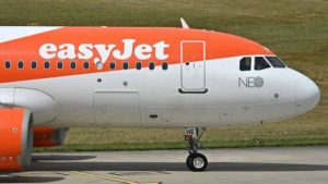 تم تعليق طيار EasyJet بعد حادث الفندق