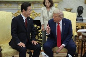 ترامب يخبر الرئيس الكوري الجنوبي أنه يريد مقابلة كيم جونغ كوريا الشمالية