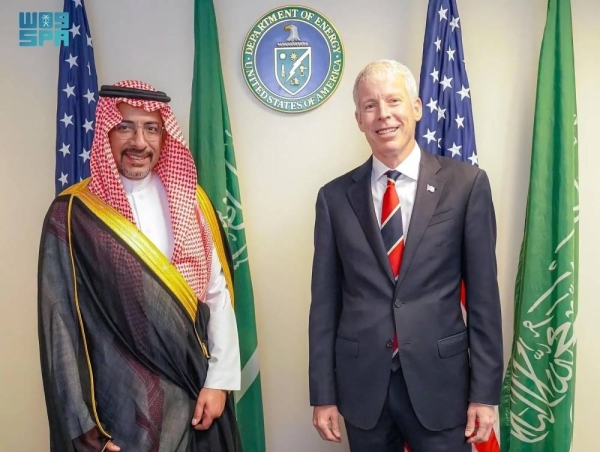 يلتقي الخوراييف وزير الطاقة لنا لمناقشة تعزيز التعاون التعدين