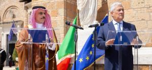 السعودي والإيطالي FMS يؤكد النزاع على الصراع وتقديم المساعدة إلى غزة