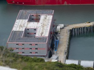 هل شيدت سنغافورة أول سجن عائم في العالم؟