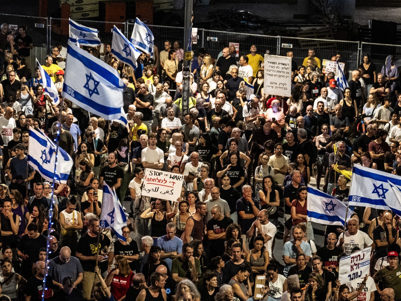 استطلاع: تراجع حاد بثقة الإسرائيليين بالجيش والحكومة