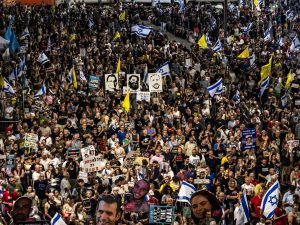 احتجاجات في تل أبيب وعائلات الأسرى تحذر من خطر يتهدد أبناءها وتتهم الحكومة