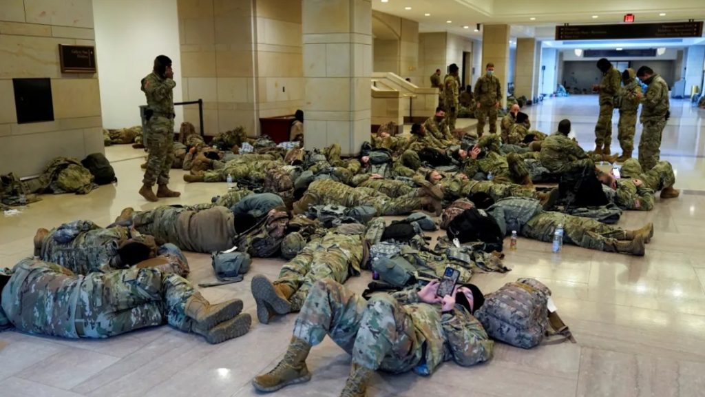 هل رفض الحرس الوطني الأميركي أوامر ترامب بالانتشار في شيكاغو؟