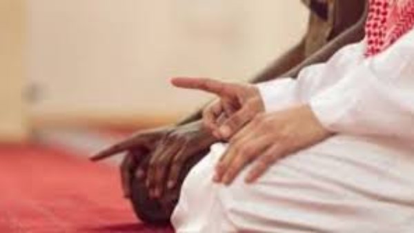 حكم طهارة وصلاة العامل في محطات البنزين