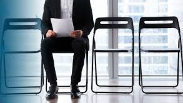 وظائف في مهب الريح