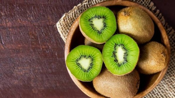 فوائد تناول الكيوي يوميا