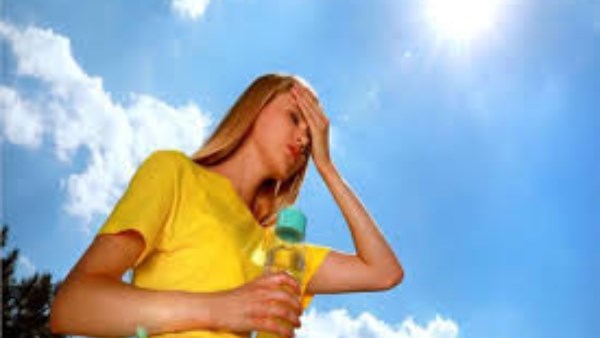 حرارة الصيف تهدّدك بالجفاف.. هذه هي الكمية المثالية للماء يوميًا