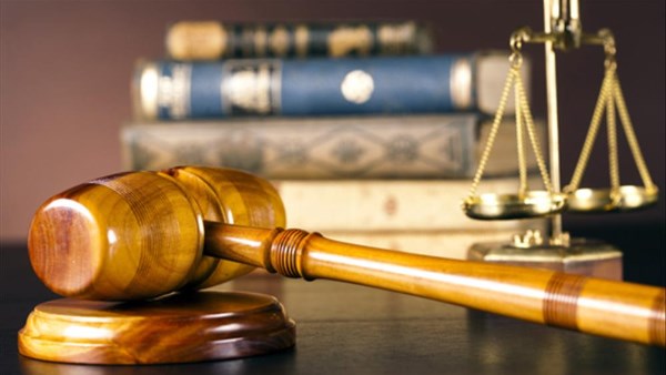 اعتدى على سيدة وزوجها أعلى الدائري بالجيزة.. سائق ميكروباص يواجه هذه العقوبة