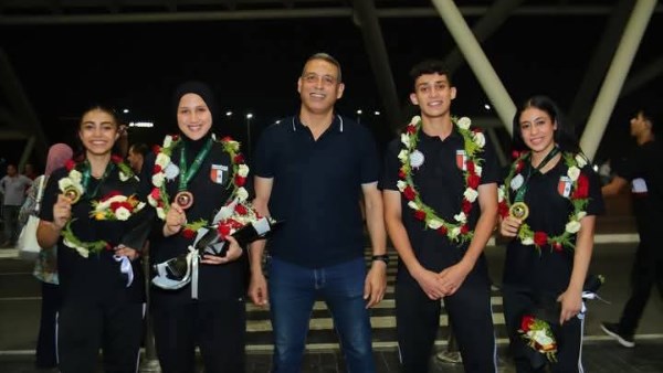 محافظ الشرقية يُهنئ بطلات الكاراتيه بالميداليات الذهبية في بطولة أفريقيا