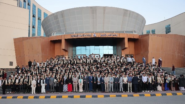رئيس جامعة كفر الشيخ يشهد حفل تخريج طلاب كلية الهندسة .. صور