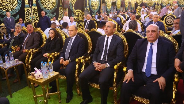 محافظ كفر الشيخ يؤدي واجب العزاء في والدة حرم مدير أمن البحيرة.. صور