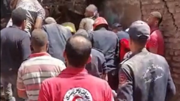 الهلال الأحمر المصري يساند جهود الحماية المدنية في انتشال ضحايا حادث عقار طنطا الهلال الأحمر المصري يساند جهود الحماية المدنية في انتشال ضحايا حادث عقار طنطا