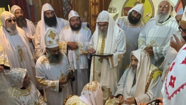 سيامة راهب في درجة القسيسية بإنجلترا على يد الأنبا أنتوني