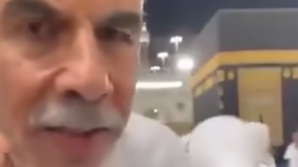 «خان الأمانة».. أخ يرفض الدعاء على شقيقه أمام الحرم بعد الاستيلاء على منزله |شاهد