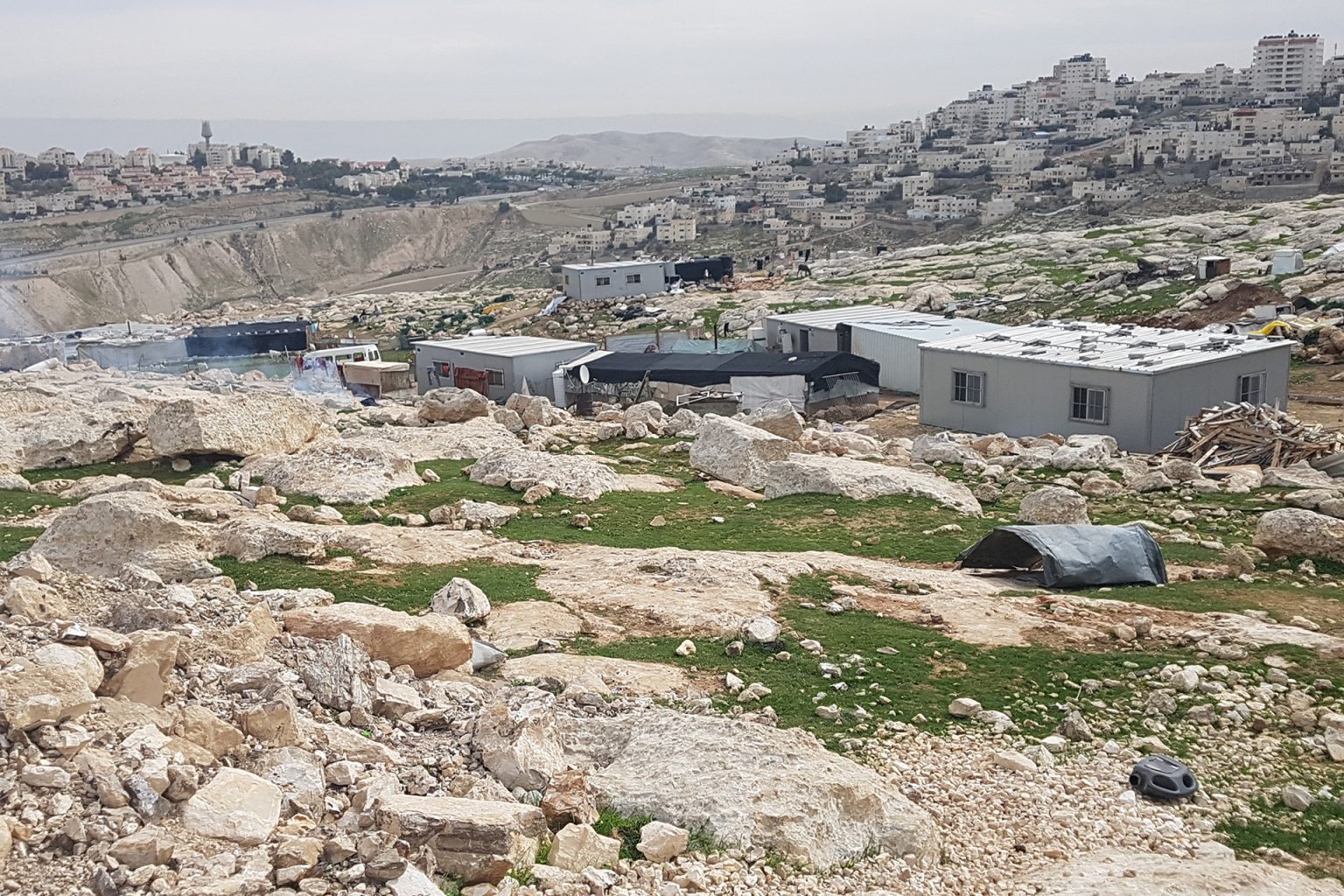 عشرات أوامر الهدم والتهجير لتجمع “جبل الباب” بالقدس | أخبار