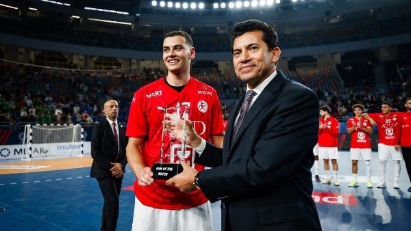 عمر بركة: هدفنا التتويج بلقب بطولة العالم لكرة اليد للناشئين