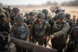 الاحتلال يوسع هجماته على مدينة غزة ويدعو إلى إخلائها