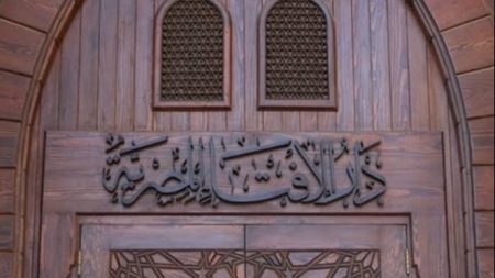 هل تبطل صلاة المنفرد خلف الصف إذا أتم ركعة بمفرده؟ .. الموقف الشرعي