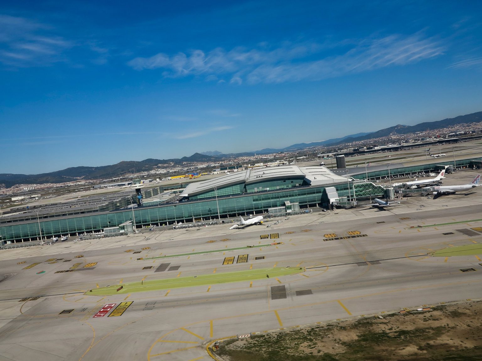 تركا ابنهما خلفهما بالمطار لأجل أن لا يخسرا تذاكر السفر