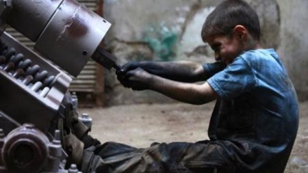 سن محددة وساعات مقننة.. ضوابط صارمة لـ تشغيل الأطفال وفقا للقانون