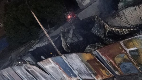 بعد السيطرة على الحريق|عودة تشغيل محطة شبرا الخيمة وانتظام حركة القطارات بالخط الثاني.. صور