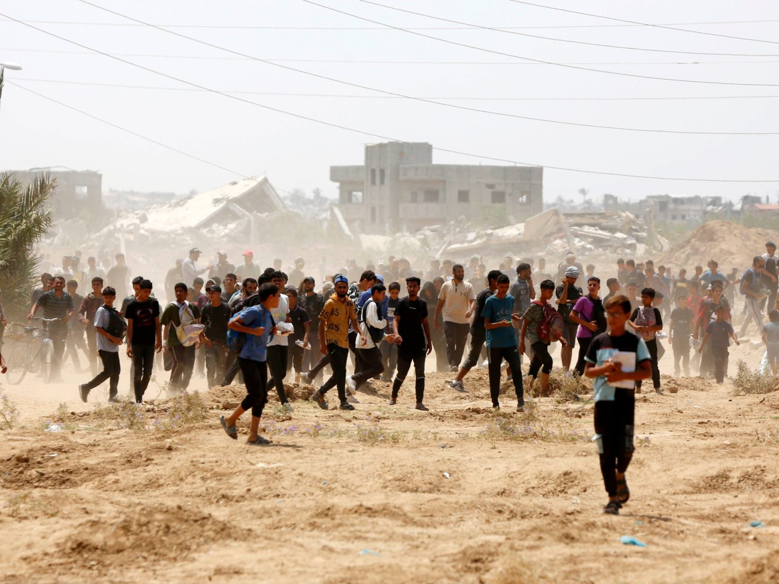 الحرب على غزة.. استمرار قتل المجوّعين ومظاهرات حاشدة في تل أبيب