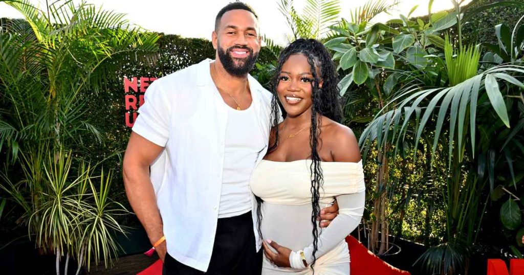 الجدول الزمني لعلاقة Ad Smith و Ollie Sutherland: من “المباراة المثالية” إلى الأبوة