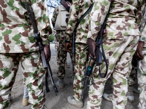 تقول نيجيريا إنها قتلت 35 مقاتلًا في إضرابات جوية بالقرب من الحدود مع الكاميرون