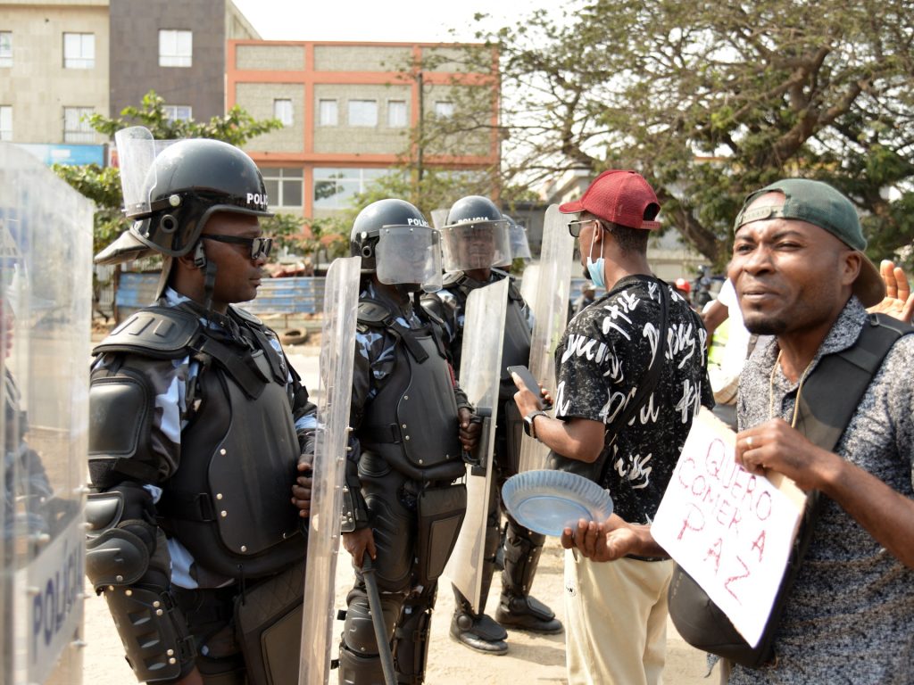 أنغولا غنية بالزيت. فلماذا ارتفاع سعر الوقود الذي أدى إلى احتجاجات مميتة؟