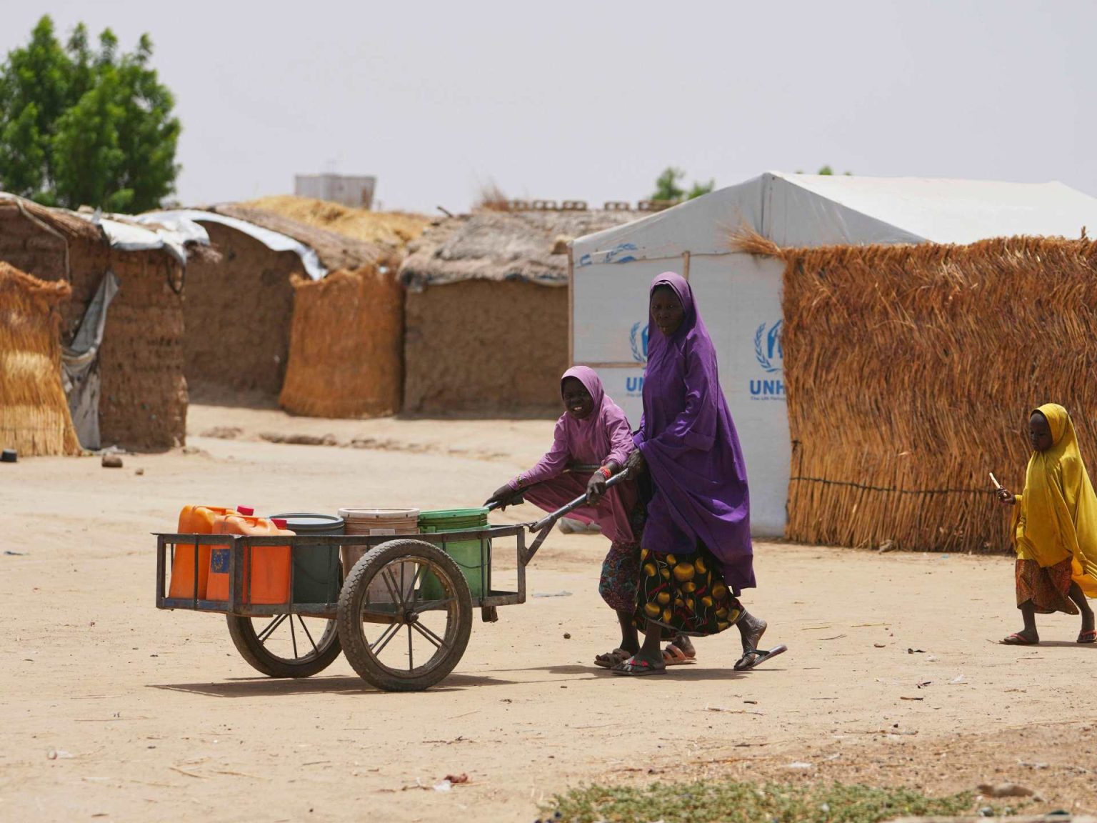 “لا مزيد من الطعام”: في شمال نيجيريا ، تخفيضات التمويل الأمريكية لدغة لمجموعات الإغاثة