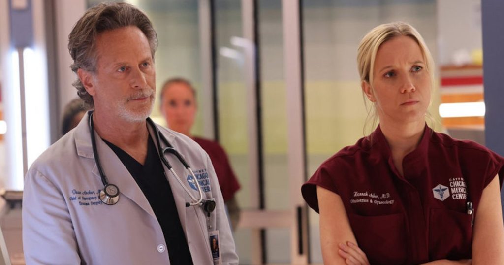 أي نجوم “شيكاغو ميد” – وليسوا – يعودون للموسم 11 بعد الحمل cliffhanger