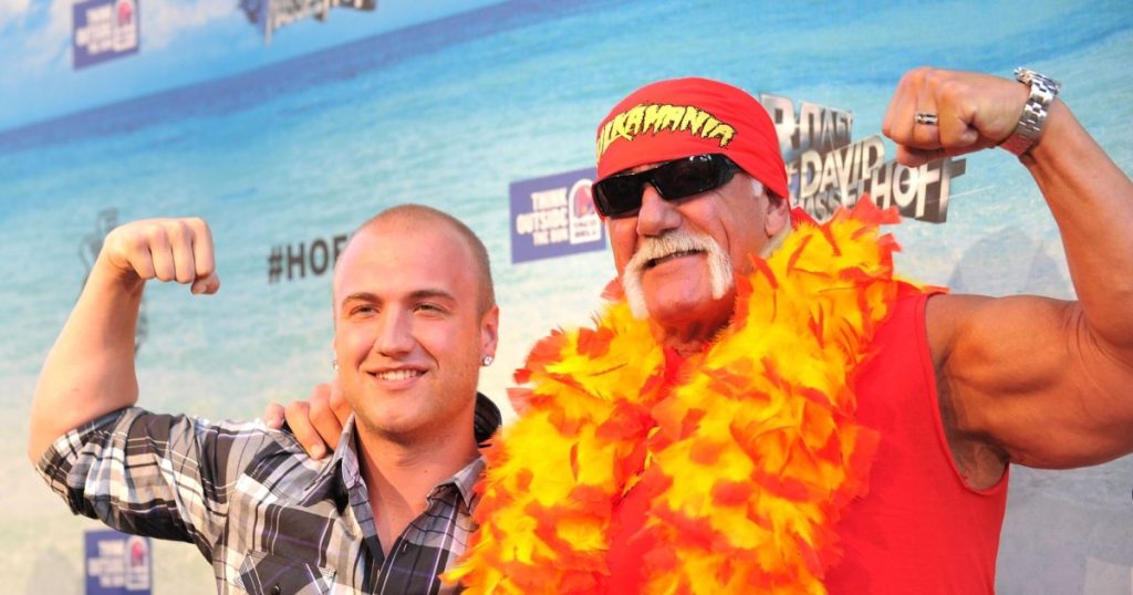 نيك هوجان ابن هولك هوجان بالقرب من الدموع بينما تشيد WWE بأسطورة “أكبر من الحياة” في سمرسلام