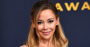 المؤثر بريدجيت باول يعطي تحديثا عن رحلة سرطان الثدي: “كانت جحيم رحلة”