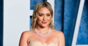 أسلوب حقيبة Hilary Duff اليومي هو 20،000 دولار – ولكن هذه النسخة المتطابقة تقريبًا هي 27 دولارًا