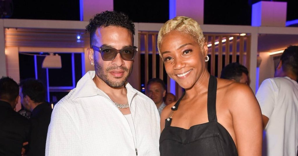 تيفاني هاديش يكسر الصمت على غموض صورة جيسون لي: “يجب معالجته”