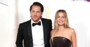 يقوم Margot Robbie بإبداء التعليقات الأولى حول الأمومة بعد الترحيب بالطفل رقم 1: “إنه الأفضل”