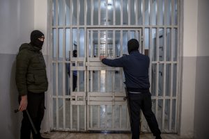 مصادر أمنية: بغداد تسعى لاستلام قيادات تنظيم الدولة من سجون قسد