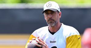 يقول آرون رودجرز إن أخت الزوجة أقنعته بالانضمام إلى بيتسبرغ ستيلرز: “أدمغة العائلة”