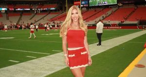 Kansas City Chiefs Heiress Gracie Hunt Rocks 400 $ Retrofete تم تعيينه على لعبة Preseason الأولى