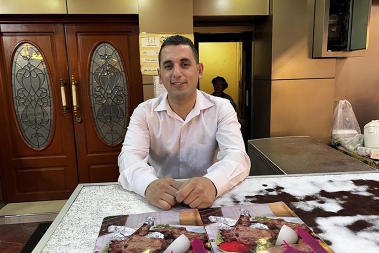 محمد طنطاوي شاب مصري يعمل في بانكوك عاصمة تايلند، الجزيرة نت تصوير أنس زكي